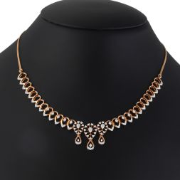 Elegant Necklace in Diamonds